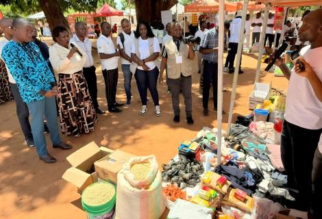 𝐅𝐞𝐢𝐫𝐚 𝐝𝐞 𝐄𝐦𝐩𝐫𝐞𝐠𝐨 𝐞 𝐍𝐞𝐠ó𝐜𝐢𝐨𝐬 𝐞𝐦 𝐂𝐡𝐢ú𝐫𝐞 𝐑𝐞𝐟𝐨𝐫ç𝐚 𝐚 𝐂𝐨𝐞𝐬ã𝐨 𝐒𝐨𝐜𝐢𝐚𝐥, 𝐚 𝐑𝐞𝐬𝐢𝐥𝐢ê𝐧𝐜𝐢𝐚 𝐞 𝐚 𝐏𝐫𝐞𝐯𝐞𝐧çã𝐨 𝐝𝐚 𝐑𝐚𝐝𝐢𝐜𝐚𝐥𝐢𝐳𝐚çã𝐨 𝐉𝐮𝐯𝐞𝐧𝐢𝐥