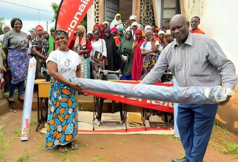 Com o kit de corte e costura, vamos aprender a coser, produzir, vender e conquistar a nossa autonomia