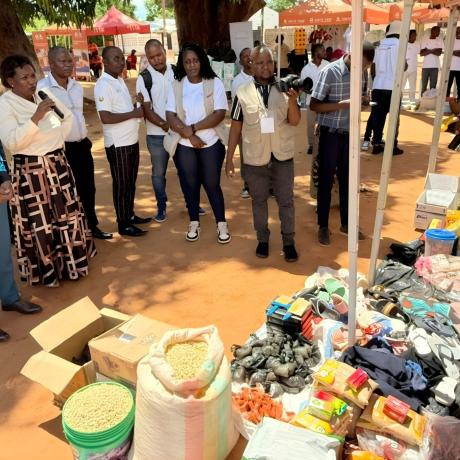 𝐅𝐞𝐢𝐫𝐚 𝐝𝐞 𝐄𝐦𝐩𝐫𝐞𝐠𝐨 𝐞 𝐍𝐞𝐠ó𝐜𝐢𝐨𝐬 𝐞𝐦 𝐂𝐡𝐢ú𝐫𝐞 𝐑𝐞𝐟𝐨𝐫ç𝐚 𝐚 𝐂𝐨𝐞𝐬ã𝐨 𝐒𝐨𝐜𝐢𝐚𝐥, 𝐚 𝐑𝐞𝐬𝐢𝐥𝐢ê𝐧𝐜𝐢𝐚 𝐞 𝐚 𝐏𝐫𝐞𝐯𝐞𝐧çã𝐨 𝐝𝐚 𝐑𝐚𝐝𝐢𝐜𝐚𝐥𝐢𝐳𝐚çã𝐨 𝐉𝐮𝐯𝐞𝐧𝐢𝐥