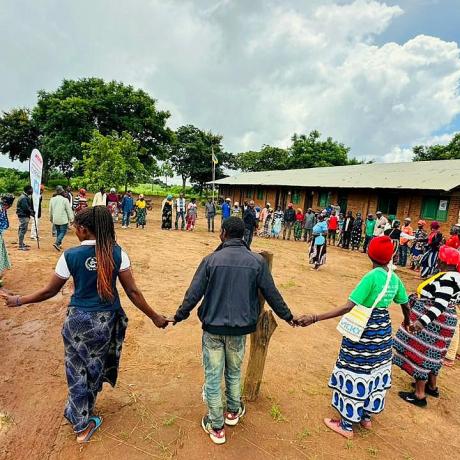 𝐀𝐜𝐭𝐨𝐫𝐞𝐬 𝐂𝐨𝐦𝐮𝐧𝐢𝐭á𝐫𝐢𝐨𝐬 𝐑𝐞𝐟𝐨𝐫ç𝐚𝐦 𝐂𝐚𝐩𝐚𝐜𝐢𝐝𝐚𝐝𝐞𝐬 𝐝𝐞 𝐆𝐞𝐬𝐭ã𝐨 𝐝𝐞 𝐂𝐨𝐧𝐟𝐥𝐢𝐭𝐨𝐬 𝐞 𝐂𝐨𝐦𝐮𝐧𝐢𝐜𝐚çã𝐨 𝐩𝐚𝐫𝐚 𝐚 𝐏𝐚𝐳 𝐞𝐦 𝐋𝐢𝐜𝐡𝐢𝐧𝐠𝐚