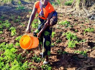 “𝐎 𝐌𝐄𝐔 𝐒𝐎𝐍𝐇𝐎 É 𝐓𝐄𝐑 𝐀 𝐌𝐈𝐍𝐇𝐀 𝐏𝐑𝐎́𝐏𝐑𝐈𝐀 𝐂𝐀𝐒𝐀”: ÂNGELA CHAIBO APOSTA NA AGRICULTURA PARA MELHORAR A VIDA DA SUA FAMÍLIA 